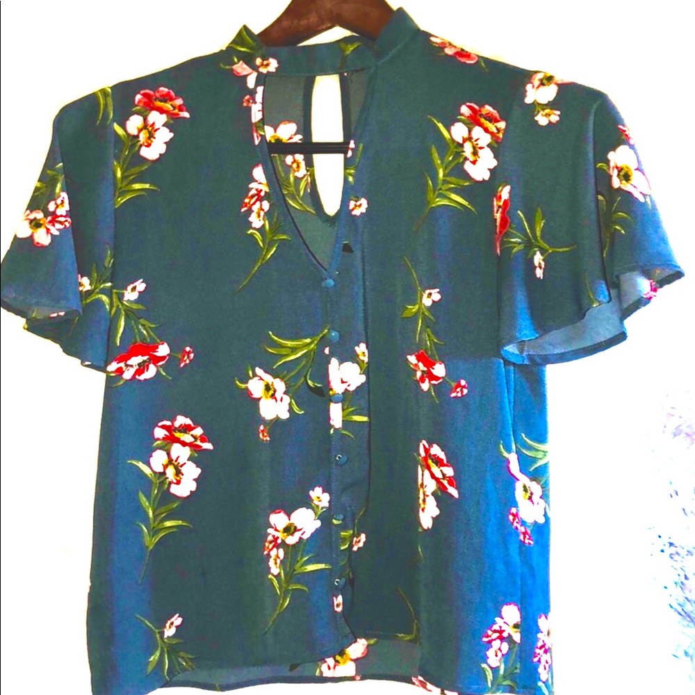 Kaii button up floral blouse size small